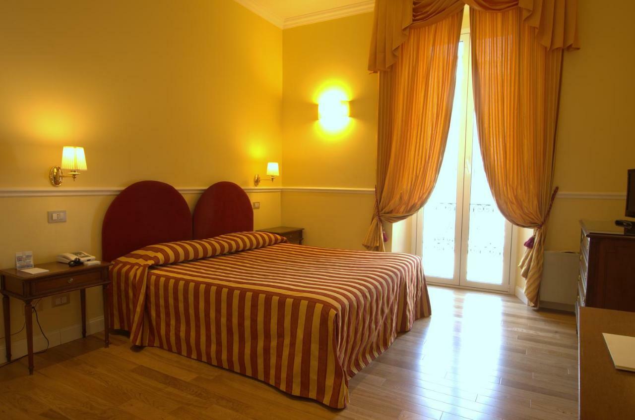 ホテル フィレンツェ e コンティネンターレ ラ・スペツィア 部屋 写真